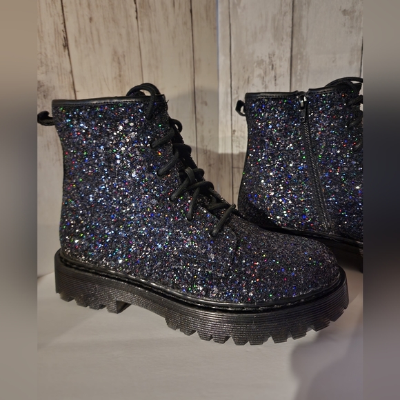 *SOLD* Steve Madden Black Chunky Glitter Boots Size 6 NWT - Picture 6 of 9